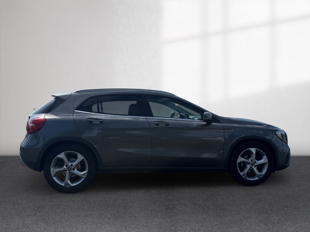 Fahrzeugabbildung Mercedes-Benz GLA 180 Progressive Urban AHK NAV SHZ RFK LED PDC