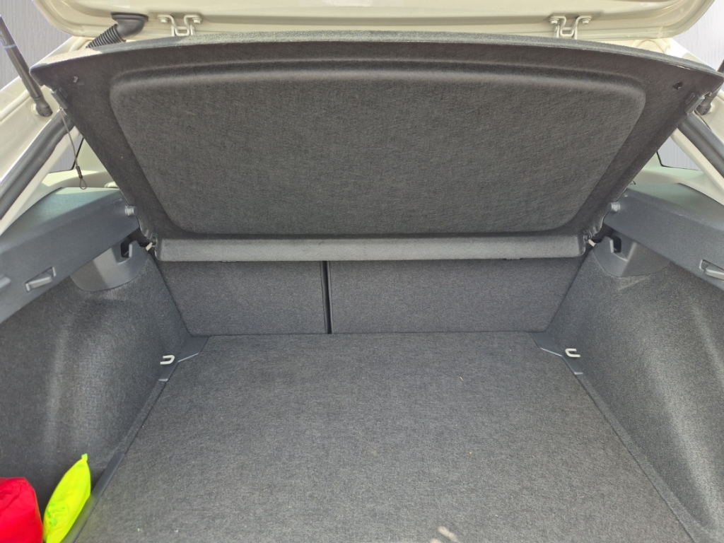Fahrzeugabbildung Volkswagen Taigo Life 1.0 TSI LED SHZ Klima PDCv+h Temp ZV