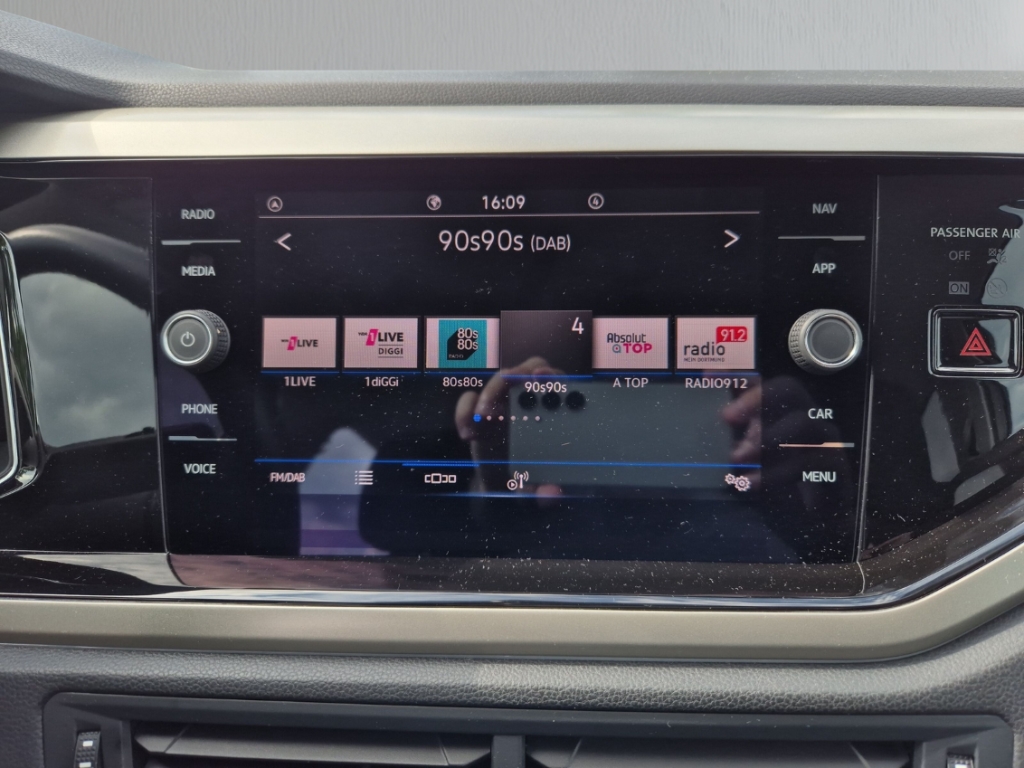 Fahrzeugabbildung Volkswagen Taigo Life 1.0 TSI LED SHZ Klima PDCv+h Temp ZV