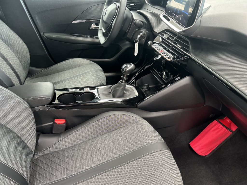 Fahrzeugabbildung Peugeot 208 1.2 PureTech Allure NAVI LED KAM Digicockp.