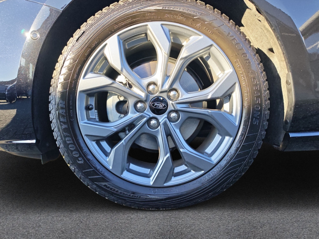 Fahrzeugabbildung Ford Focus Turnier 1.0 ST Line AHK HUD ACC RFK SHZ