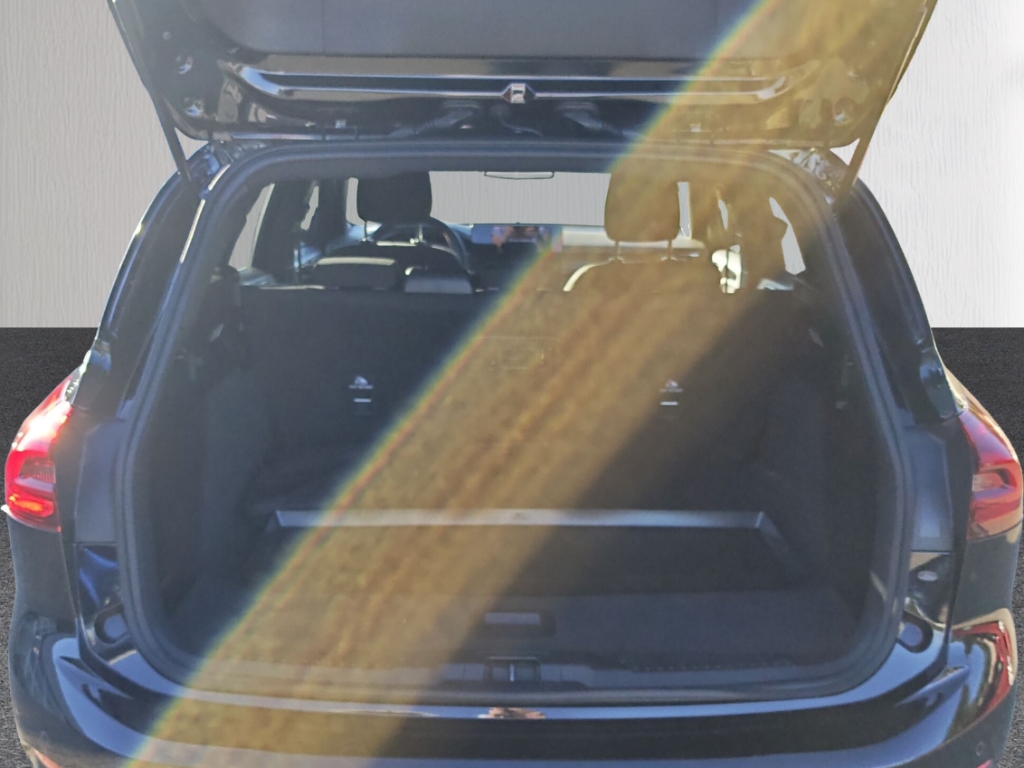 Fahrzeugabbildung Ford Focus Turnier 1.0 ST Line AHK HUD ACC RFK SHZ