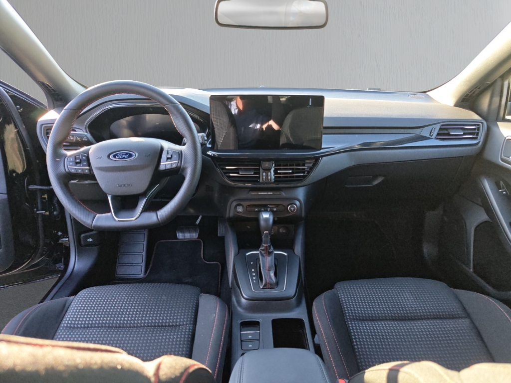 Fahrzeugabbildung Ford Focus Turnier 1.0 ST Line AHK HUD ACC RFK SHZ