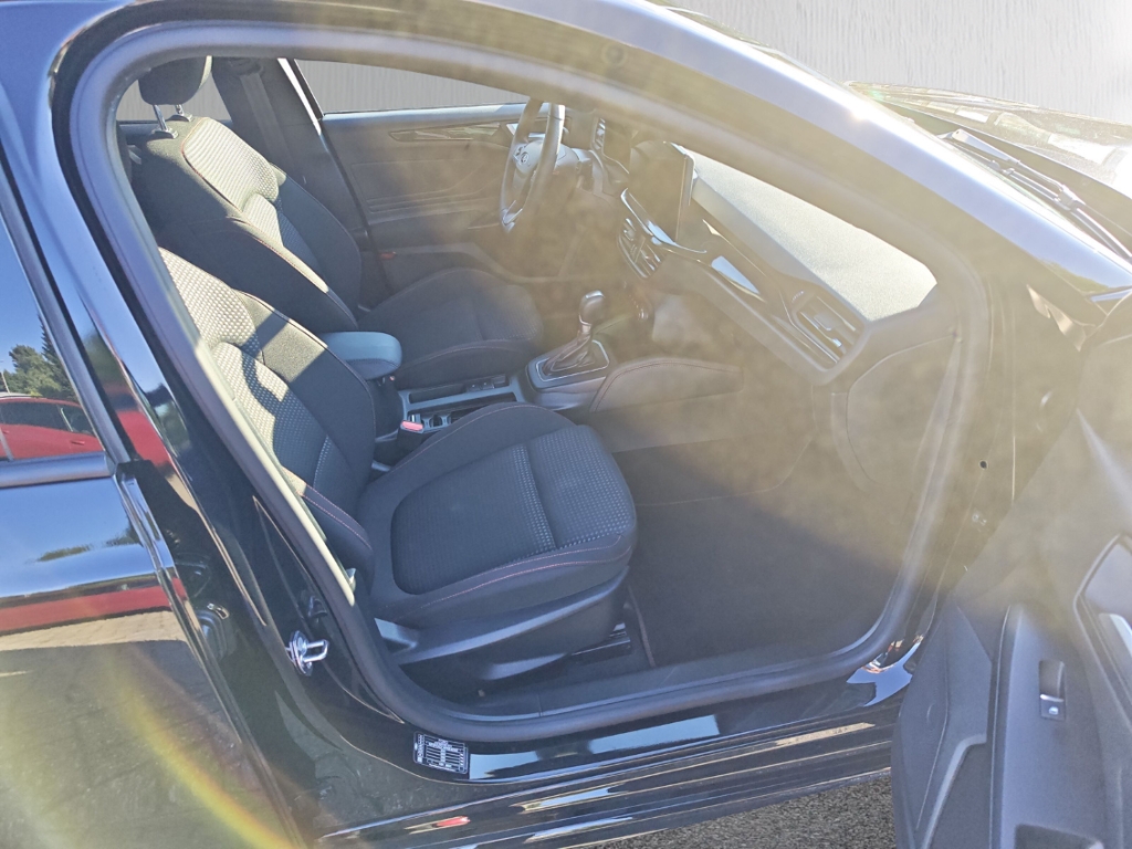 Fahrzeugabbildung Ford Focus Turnier 1.0 ST Line AHK HUD ACC RFK SHZ