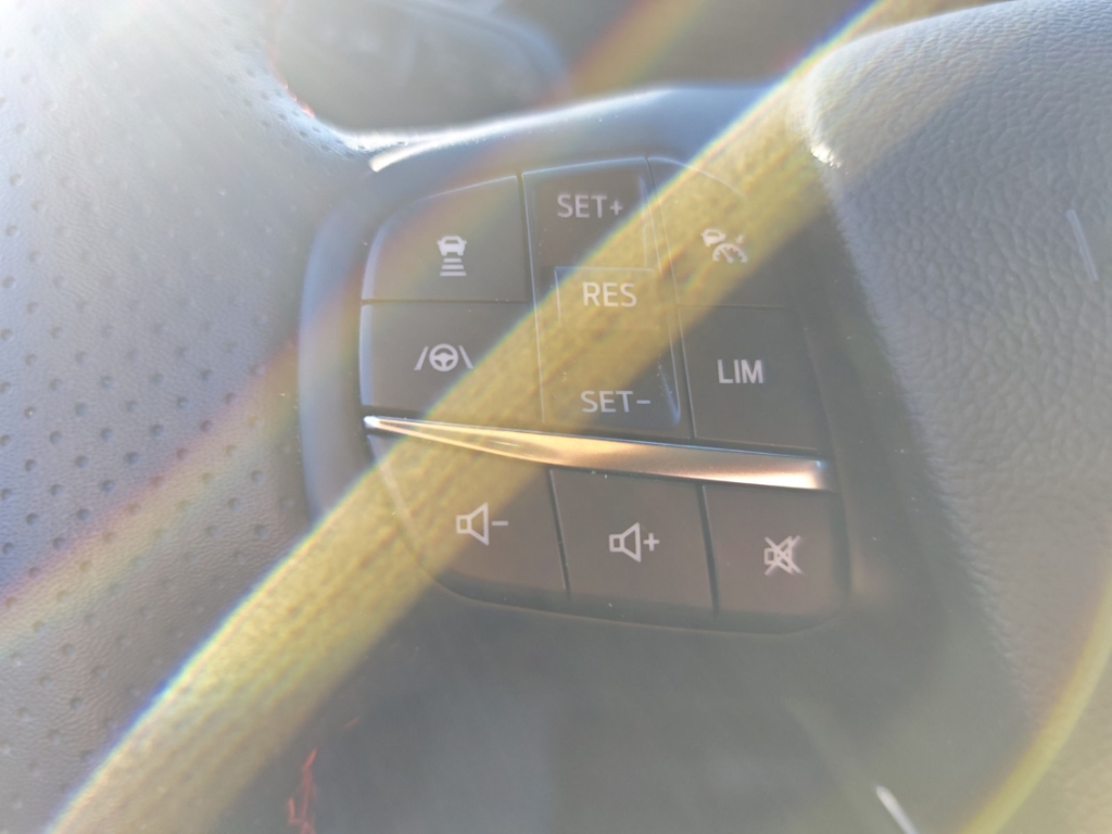 Fahrzeugabbildung Ford Focus Turnier 1.0 ST Line AHK HUD ACC RFK SHZ