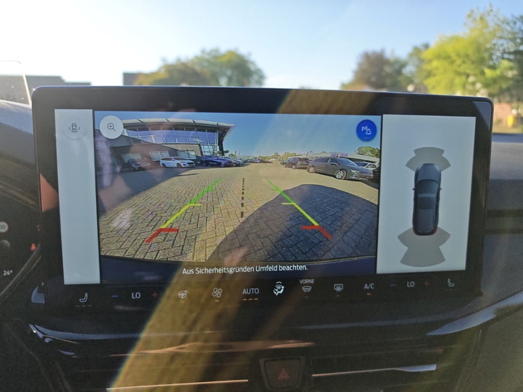 Fahrzeugabbildung Ford Focus Turnier 1.0 ST Line AHK HUD ACC RFK SHZ