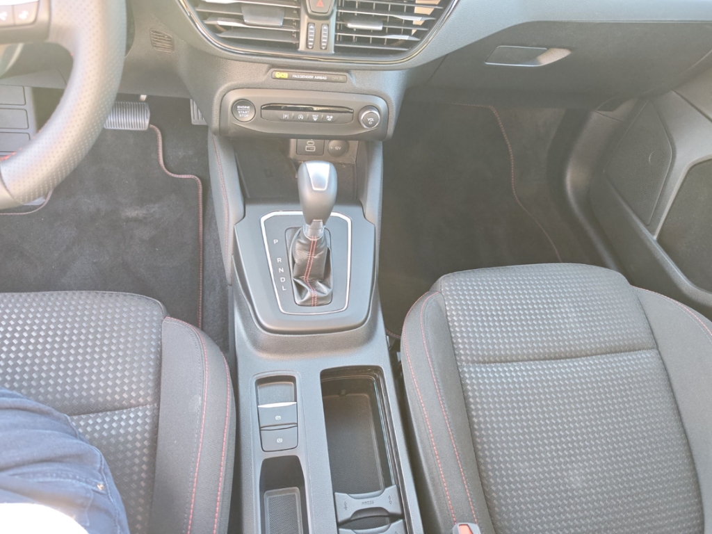 Fahrzeugabbildung Ford Focus Turnier 1.0 ST Line AHK HUD ACC RFK SHZ