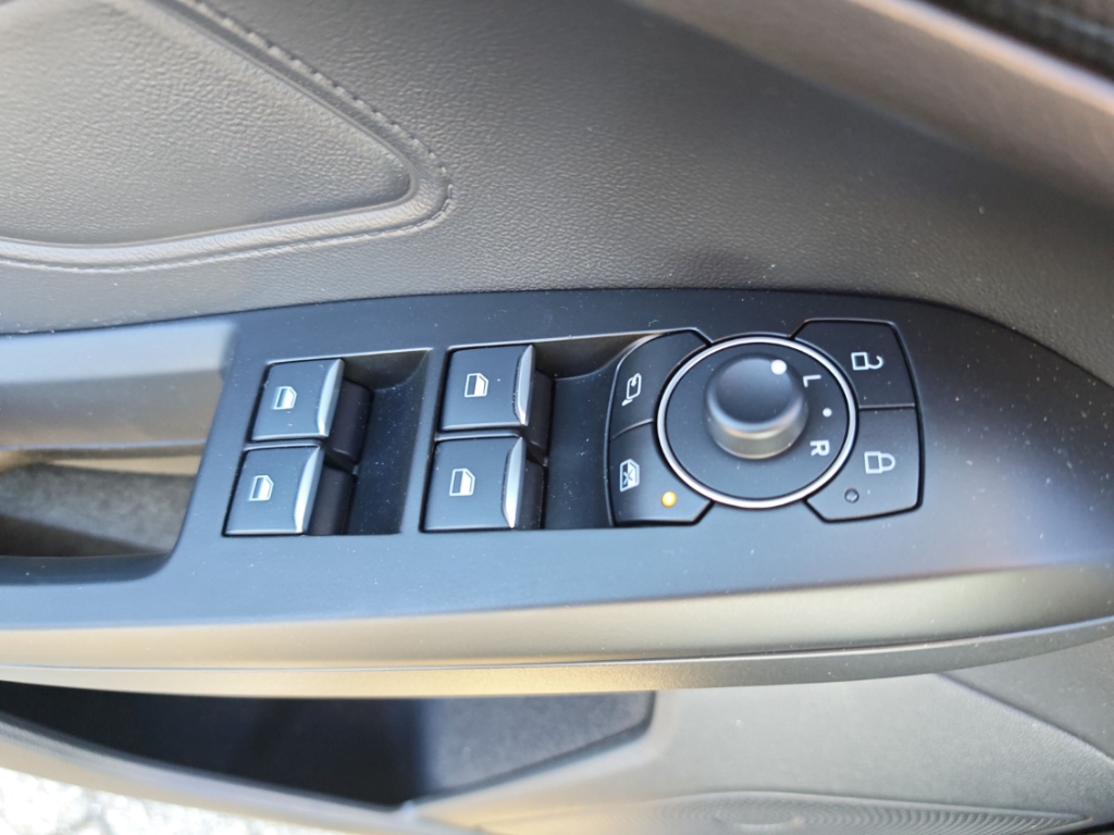 Fahrzeugabbildung Ford Focus Turnier 1.0 ST Line AHK HUD ACC RFK SHZ