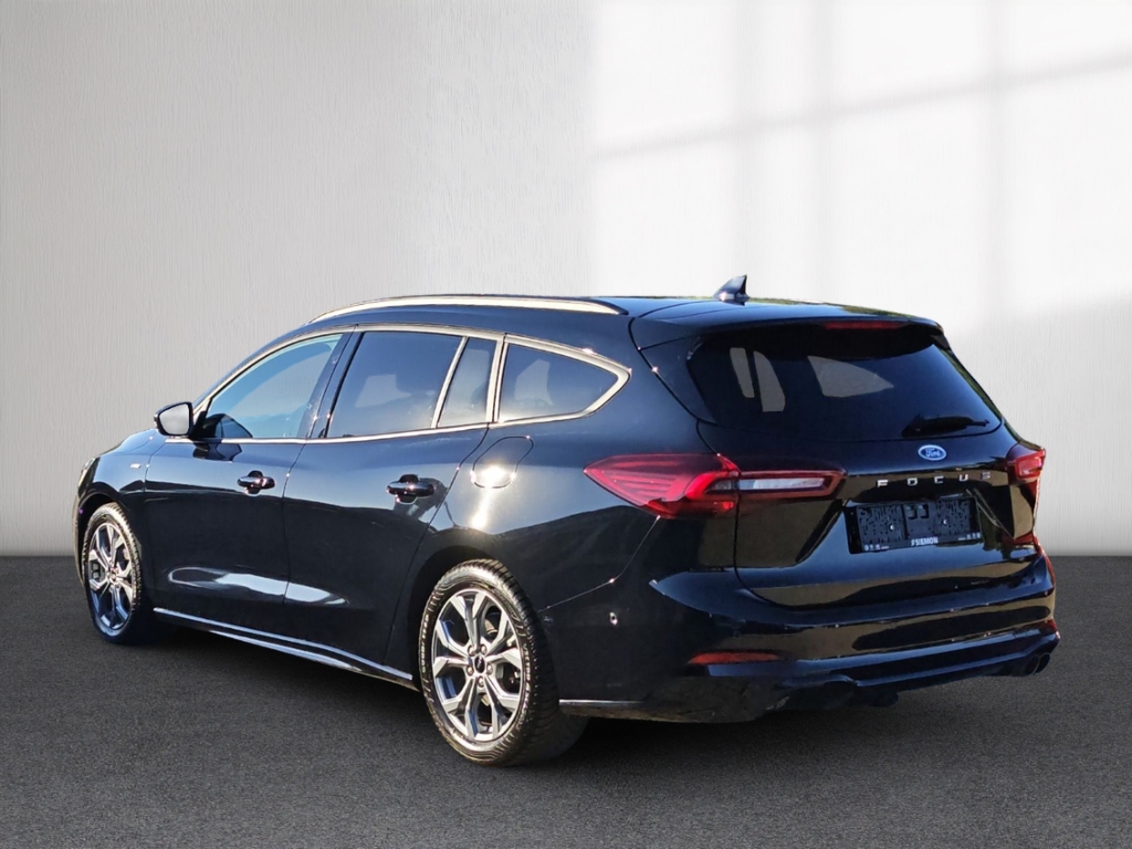 Fahrzeugabbildung Ford Focus Turnier 1.0 ST Line AHK HUD ACC RFK SHZ