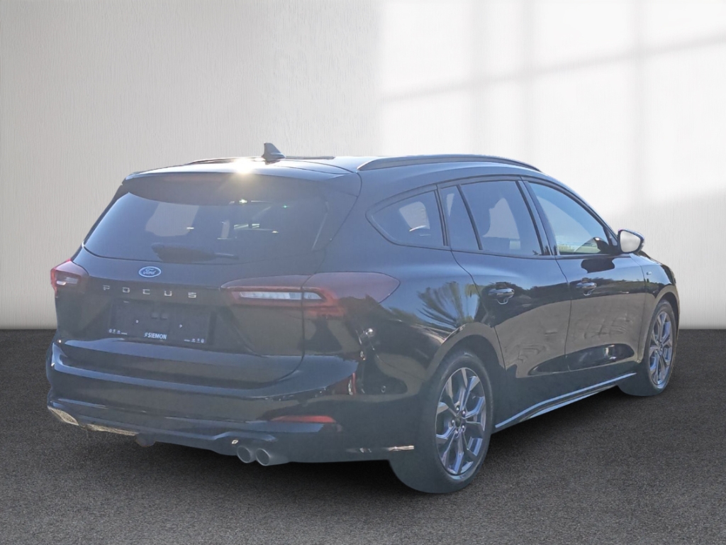 Fahrzeugabbildung Ford Focus Turnier 1.0 ST Line AHK HUD ACC RFK SHZ