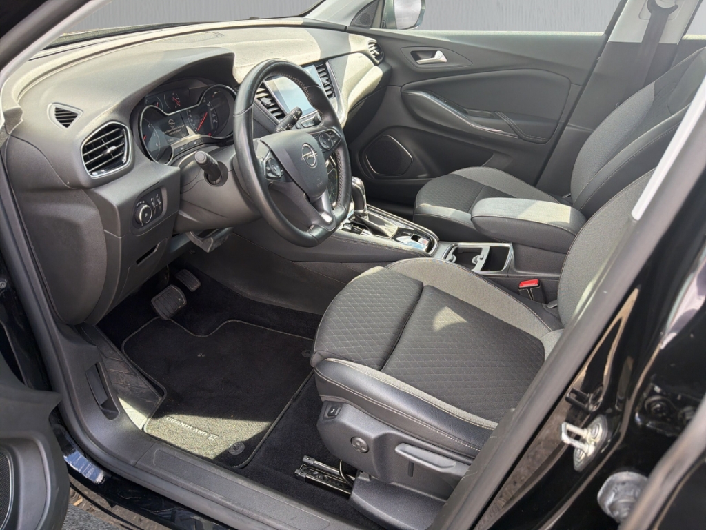 Fahrzeugabbildung Opel Grandland 1.5 D INNOVATION Aut. AHK ALLWETTER NAVI
