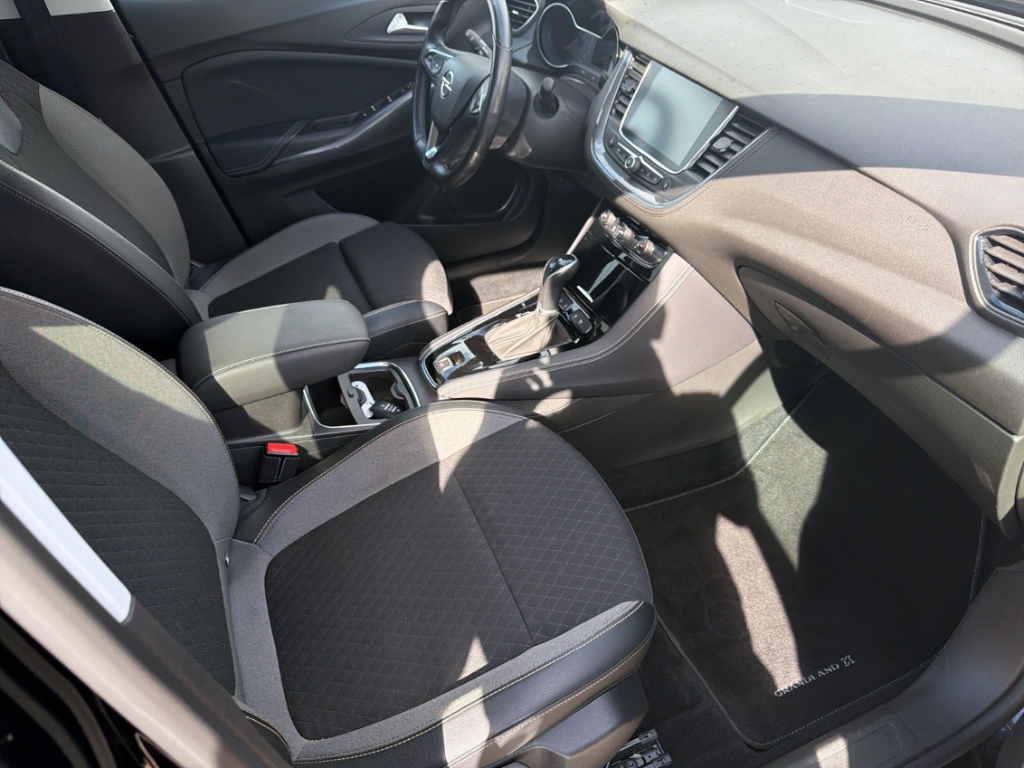 Fahrzeugabbildung Opel Grandland 1.5 D INNOVATION Aut. AHK ALLWETTER NAVI