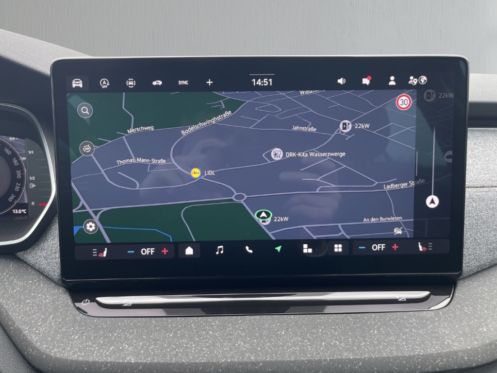 Fahrzeugabbildung SKODA Octavia Combi 1.5eTSI DSG Selec AHK LED SHZ Nav ACC SunSet AreaView