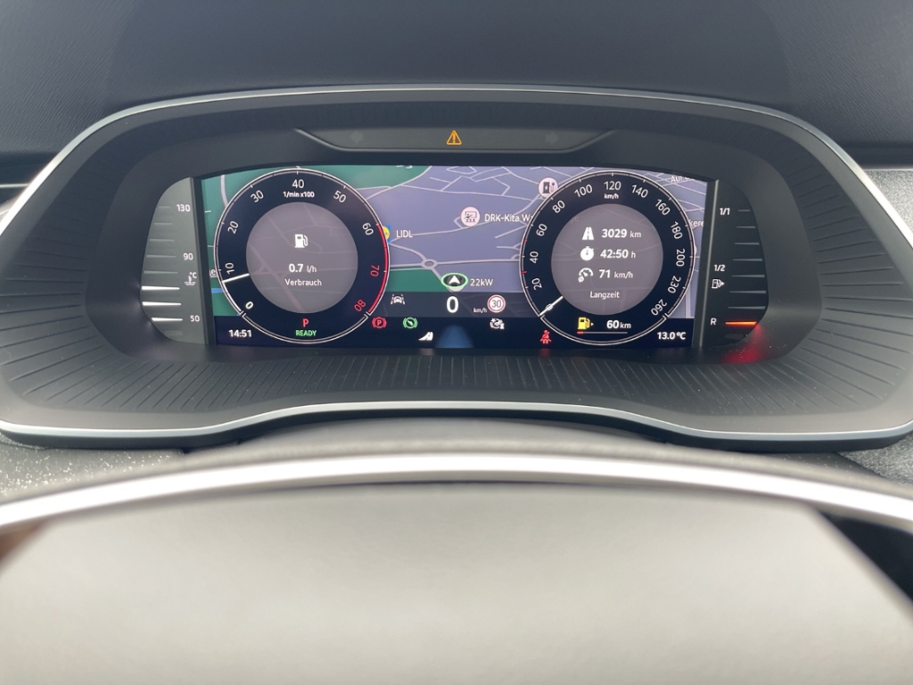 Fahrzeugabbildung SKODA Octavia Combi 1.5eTSI DSG Selec AHK LED SHZ Nav ACC SunSet AreaView