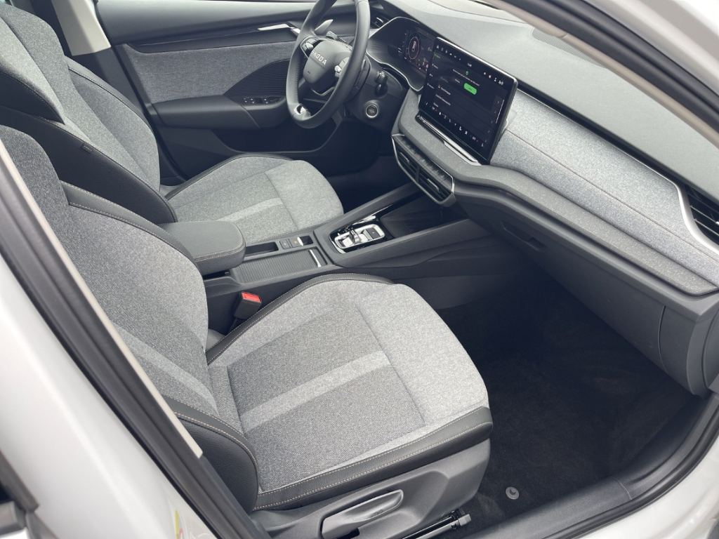 Fahrzeugabbildung SKODA Octavia Combi 1.5eTSI DSG Selec AHK LED SHZ Nav ACC SunSet AreaView