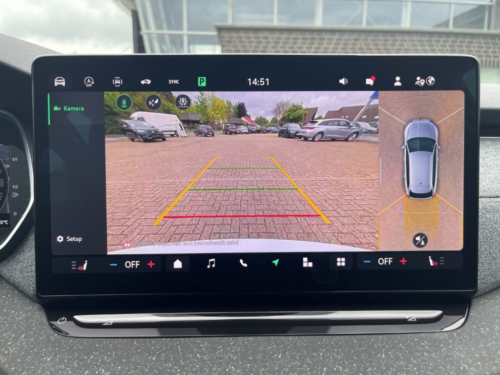 Fahrzeugabbildung SKODA Octavia Combi 1.5eTSI DSG Selec AHK LED SHZ Nav ACC SunSet AreaView