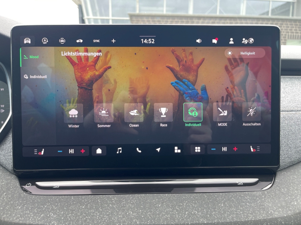 Fahrzeugabbildung SKODA Octavia Combi 1.5eTSI DSG Selec AHK LED SHZ Nav ACC SunSet AreaView