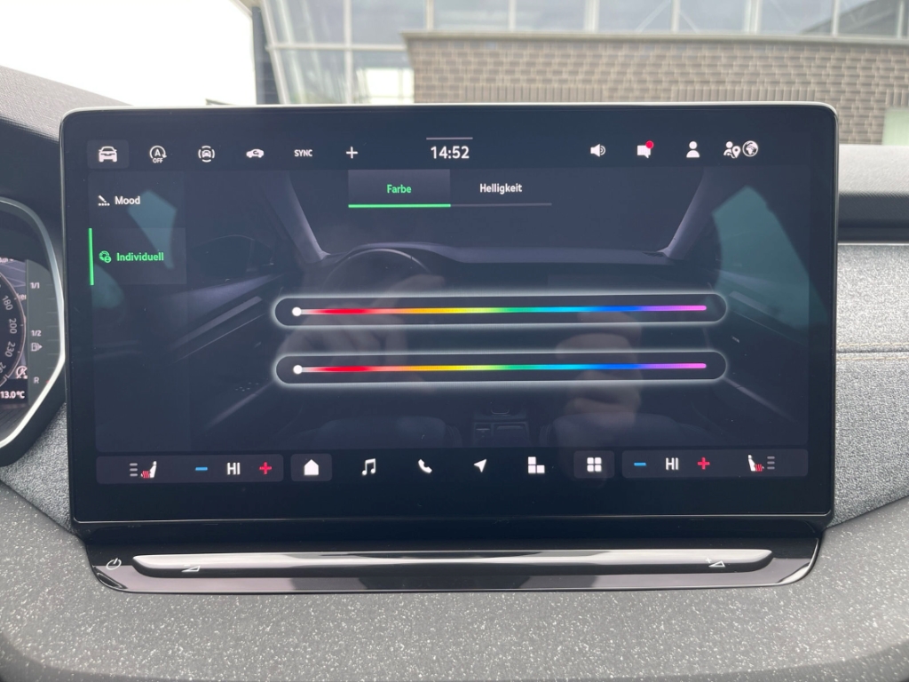 Fahrzeugabbildung SKODA Octavia Combi 1.5eTSI DSG Selec AHK LED SHZ Nav ACC SunSet AreaView