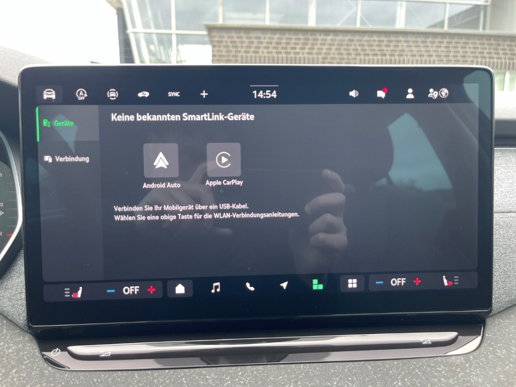 Fahrzeugabbildung SKODA Octavia Combi 1.5eTSI DSG Selec AHK LED SHZ Nav ACC SunSet AreaView