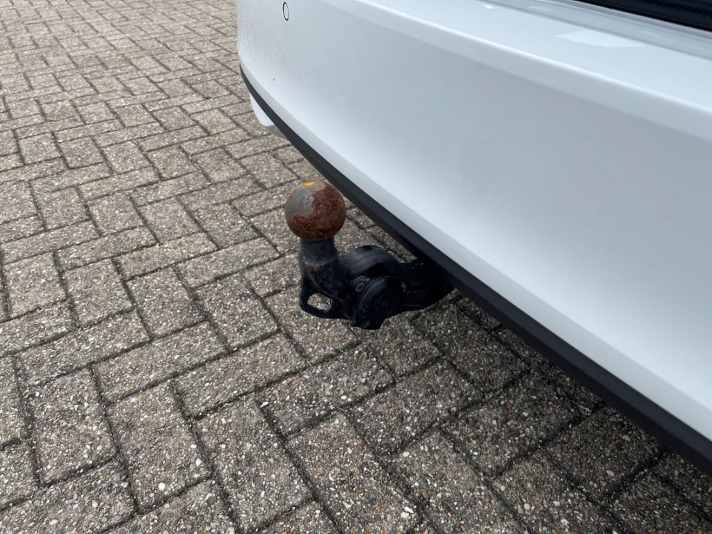 Fahrzeugabbildung SKODA Octavia Combi 1.5eTSI DSG Selec AHK LED SHZ Nav ACC SunSet AreaView