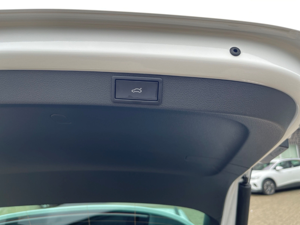 Fahrzeugabbildung SKODA Octavia Combi 1.5eTSI DSG Selec AHK LED SHZ Nav ACC SunSet AreaView