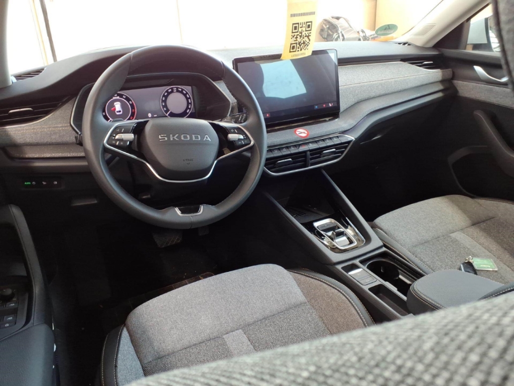 Fahrzeugabbildung SKODA Octavia Combi 1.5eTSI DSG Selec AHK LED SHZ Nav ACC SunSet AreaView