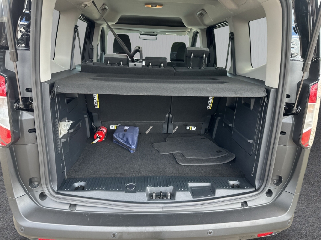Fahrzeugabbildung Ford Tourneo Courier Titanium AHK AAC LM17 Winterpak. LED TFL