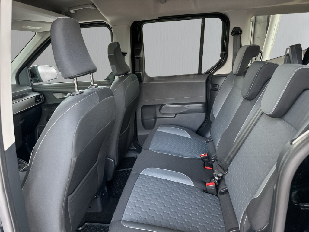 Fahrzeugabbildung Ford Tourneo Courier Titanium AHK AAC LM17 Winterpak. LED TFL