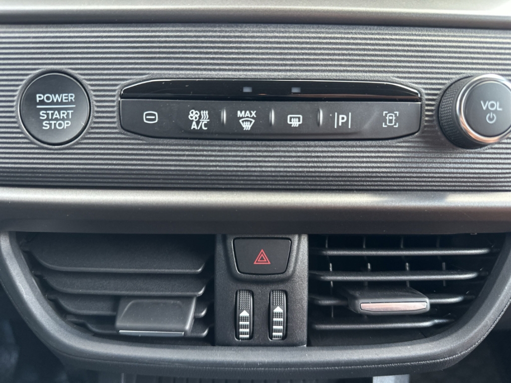 Fahrzeugabbildung Ford Tourneo Courier Titanium AHK AAC LM17 Winterpak. LED TFL