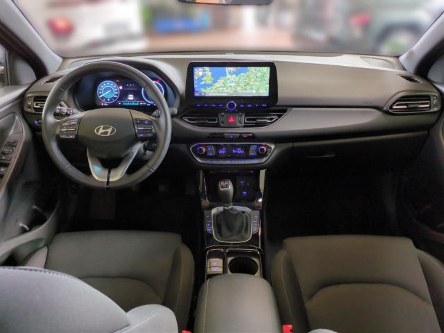 Fahrzeugabbildung Hyundai i30 FL 5-trg 1.5 T-GDI 48V MT Advantage MY25 Navi Digitales Cockpit LED Apple CarPlay