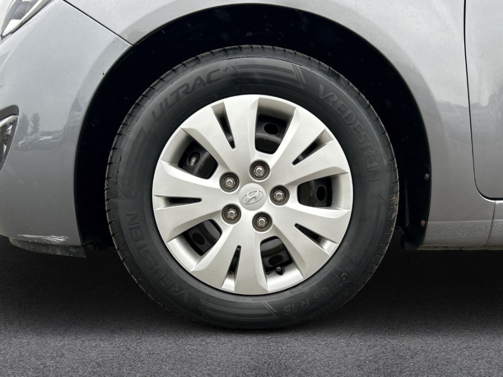 Fahrzeugabbildung Hyundai ix20 1.6 Trend AT 1.Hand Klima PDC Radio Isofix