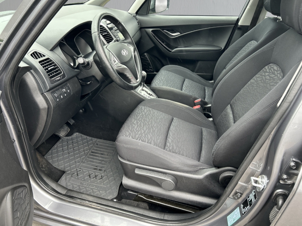 Fahrzeugabbildung Hyundai ix20 1.6 Trend AT 1.Hand Klima PDC Radio Isofix