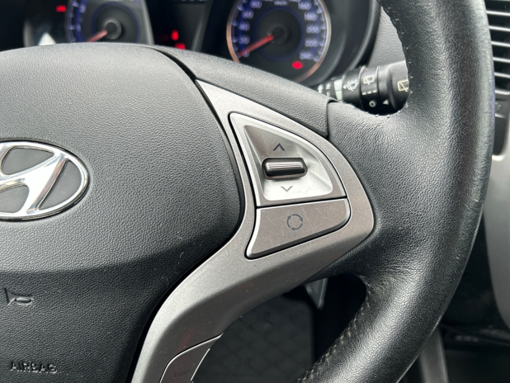 Fahrzeugabbildung Hyundai ix20 1.6 Trend AT 1.Hand Klima PDC Radio Isofix