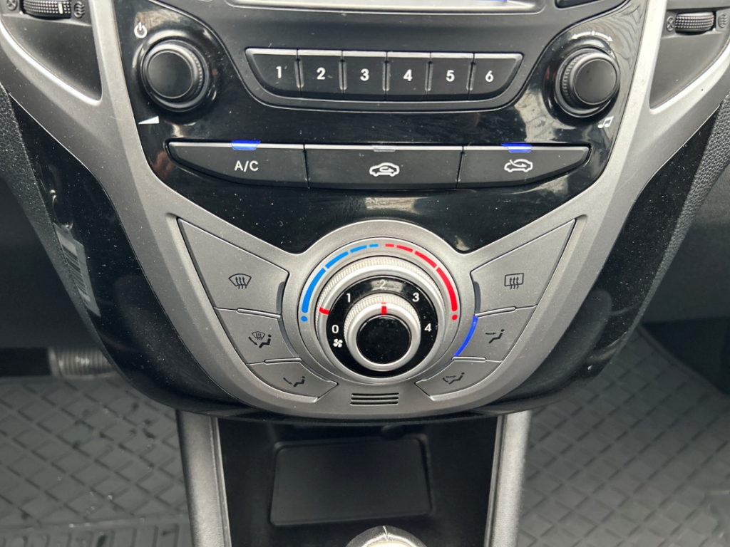 Fahrzeugabbildung Hyundai ix20 1.6 Trend AT 1.Hand Klima PDC Radio Isofix