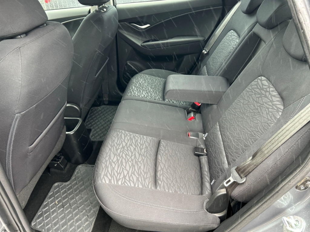 Fahrzeugabbildung Hyundai ix20 1.6 Trend AT 1.Hand Klima PDC Radio Isofix