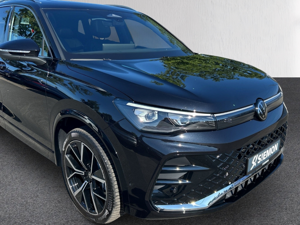 Fahrzeugabbildung Volkswagen Tiguan 2.0 TDI 4Motion R-Line ACC PDCv+h SHZ AHK LED