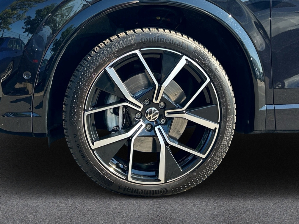 Fahrzeugabbildung Volkswagen Tiguan 2.0 TDI 4Motion R-Line ACC PDCv+h SHZ AHK LED