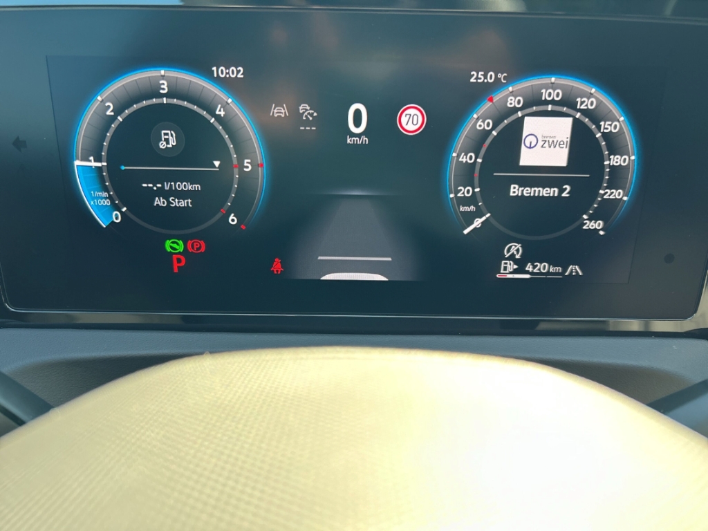 Fahrzeugabbildung Volkswagen Tiguan 2.0 TDI 4Motion R-Line ACC PDCv+h SHZ AHK LED