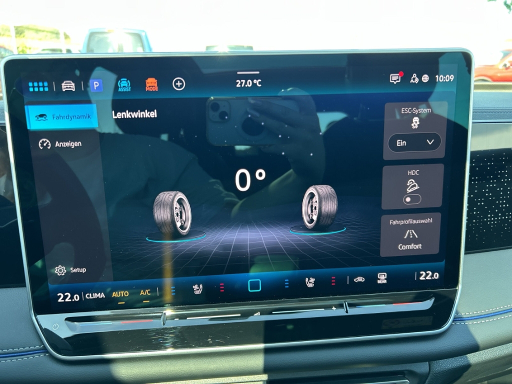 Fahrzeugabbildung Volkswagen Tiguan 2.0 TDI 4Motion R-Line ACC PDCv+h SHZ AHK LED