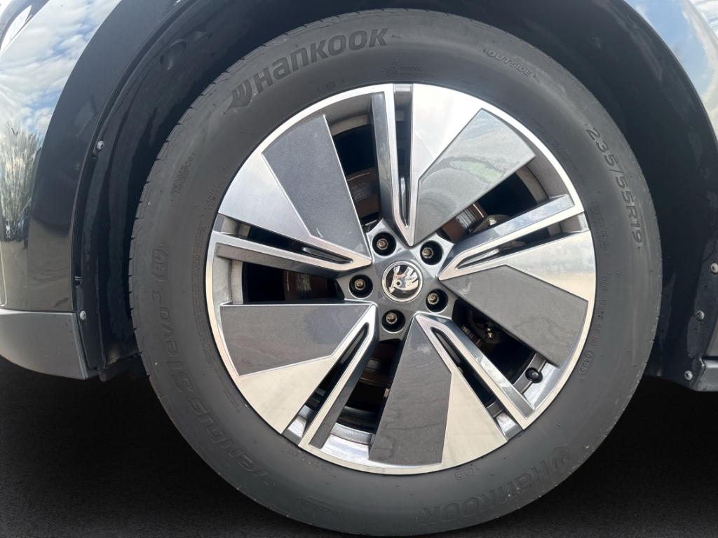 Fahrzeugabbildung SKODA Enyaq iV 60 Loft AHK Pano Navi ACC SHZ LHZ R-Kam