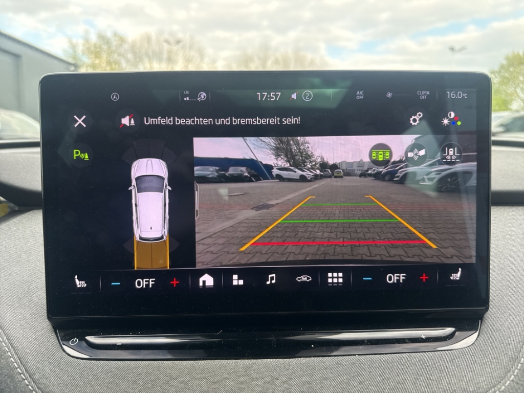 Fahrzeugabbildung SKODA Enyaq iV 60 Loft AHK Pano Navi ACC SHZ LHZ R-Kam
