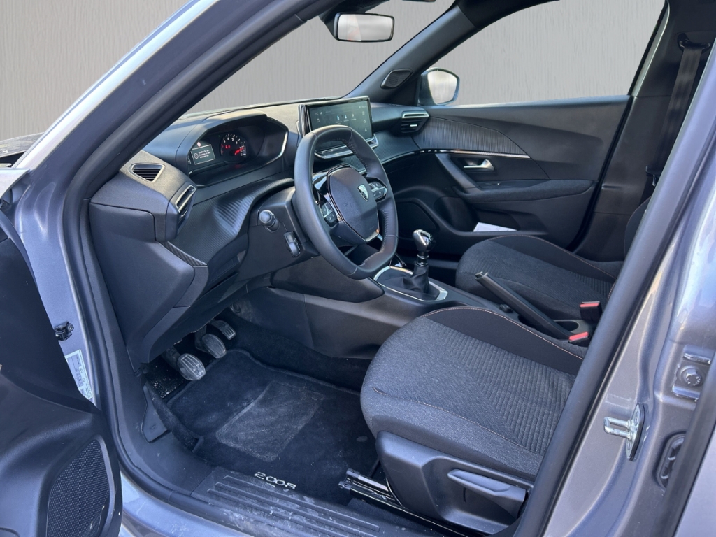 Fahrzeugabbildung Peugeot 2008 Style LED PDC Klimaaut. Temp.