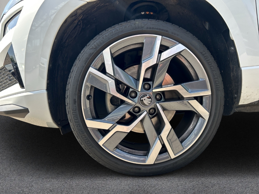 Fahrzeugabbildung SKODA Karoq 1.5 TSI 7-DSG Sportline 19LM el.Heckklappe Kamera LED Keyless Sitzheizung