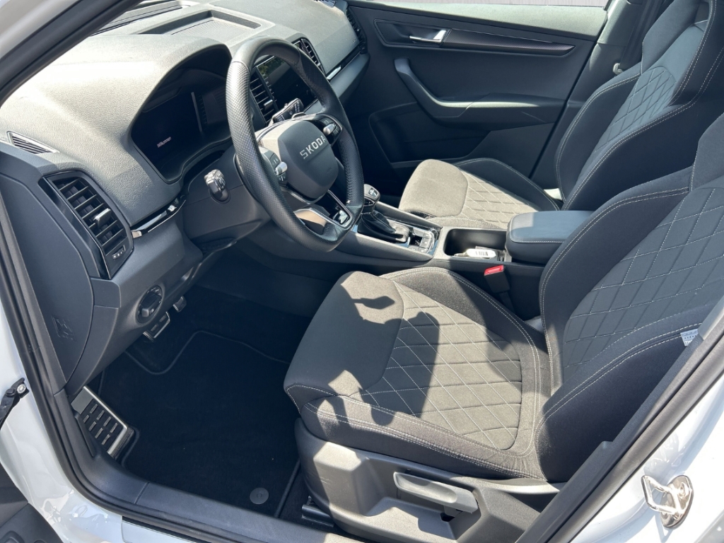 Fahrzeugabbildung SKODA Karoq 1.5 TSI 7-DSG Sportline 19LM el.Heckklappe Kamera LED Keyless Sitzheizung