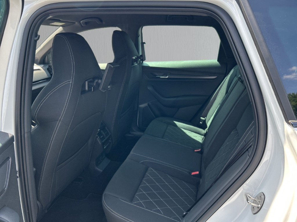 Fahrzeugabbildung SKODA Karoq 1.5 TSI 7-DSG Sportline 19LM el.Heckklappe Kamera LED Keyless Sitzheizung