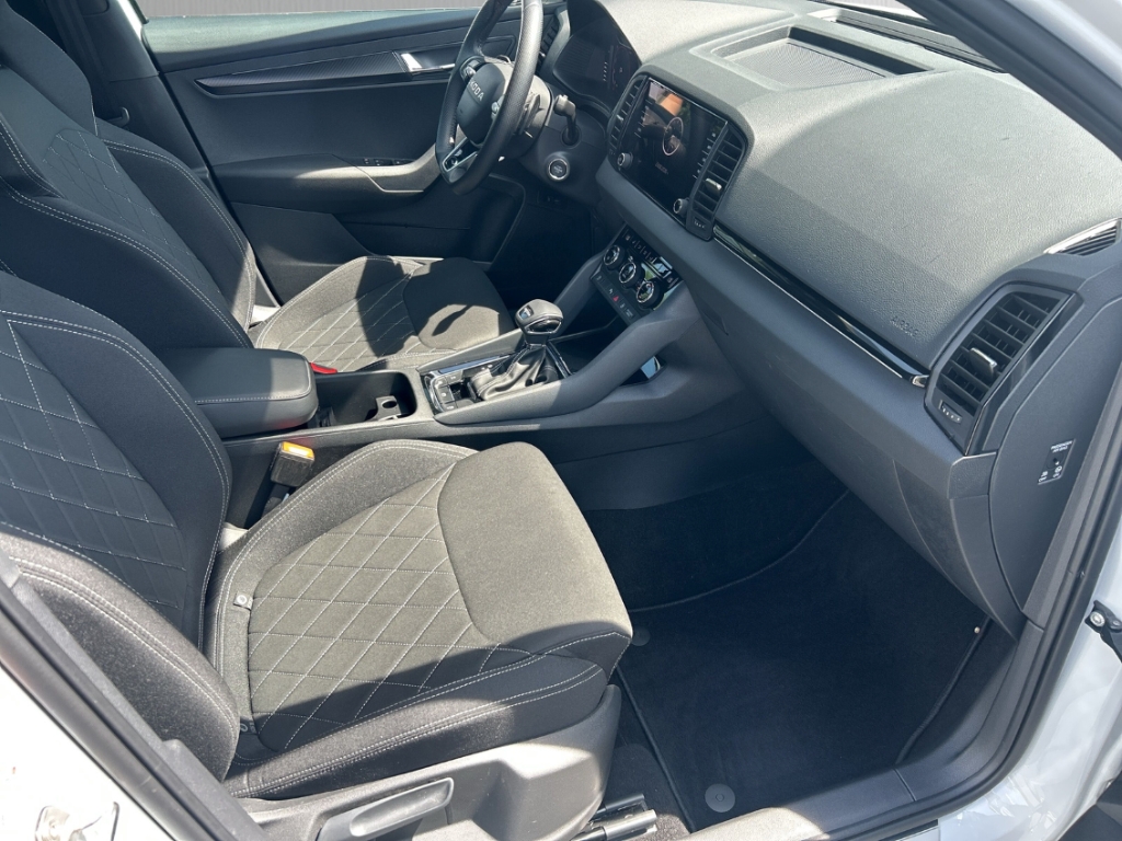 Fahrzeugabbildung SKODA Karoq 1.5 TSI 7-DSG Sportline 19LM el.Heckklappe Kamera LED Keyless Sitzheizung