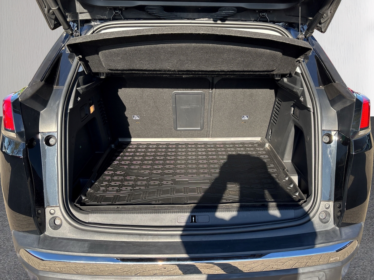 Fahrzeugabbildung Peugeot 3008 2.0 Blue HDI Allure Autom. AHK RFK SHZ