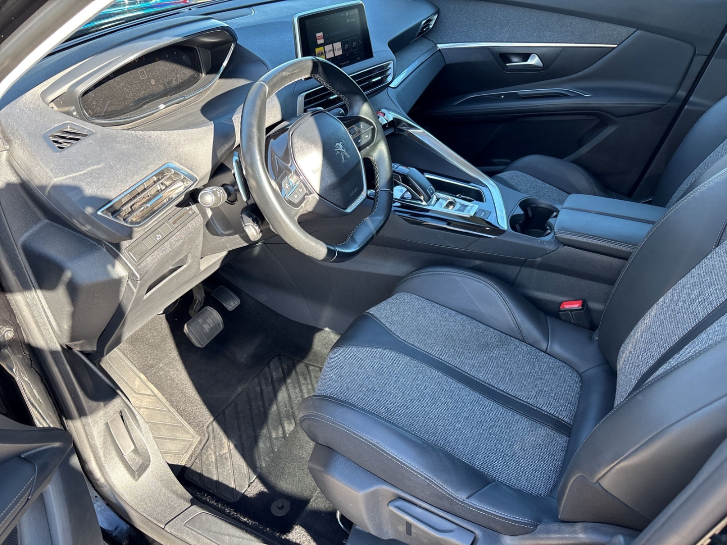Fahrzeugabbildung Peugeot 3008 2.0 Blue HDI Allure Autom. AHK RFK SHZ
