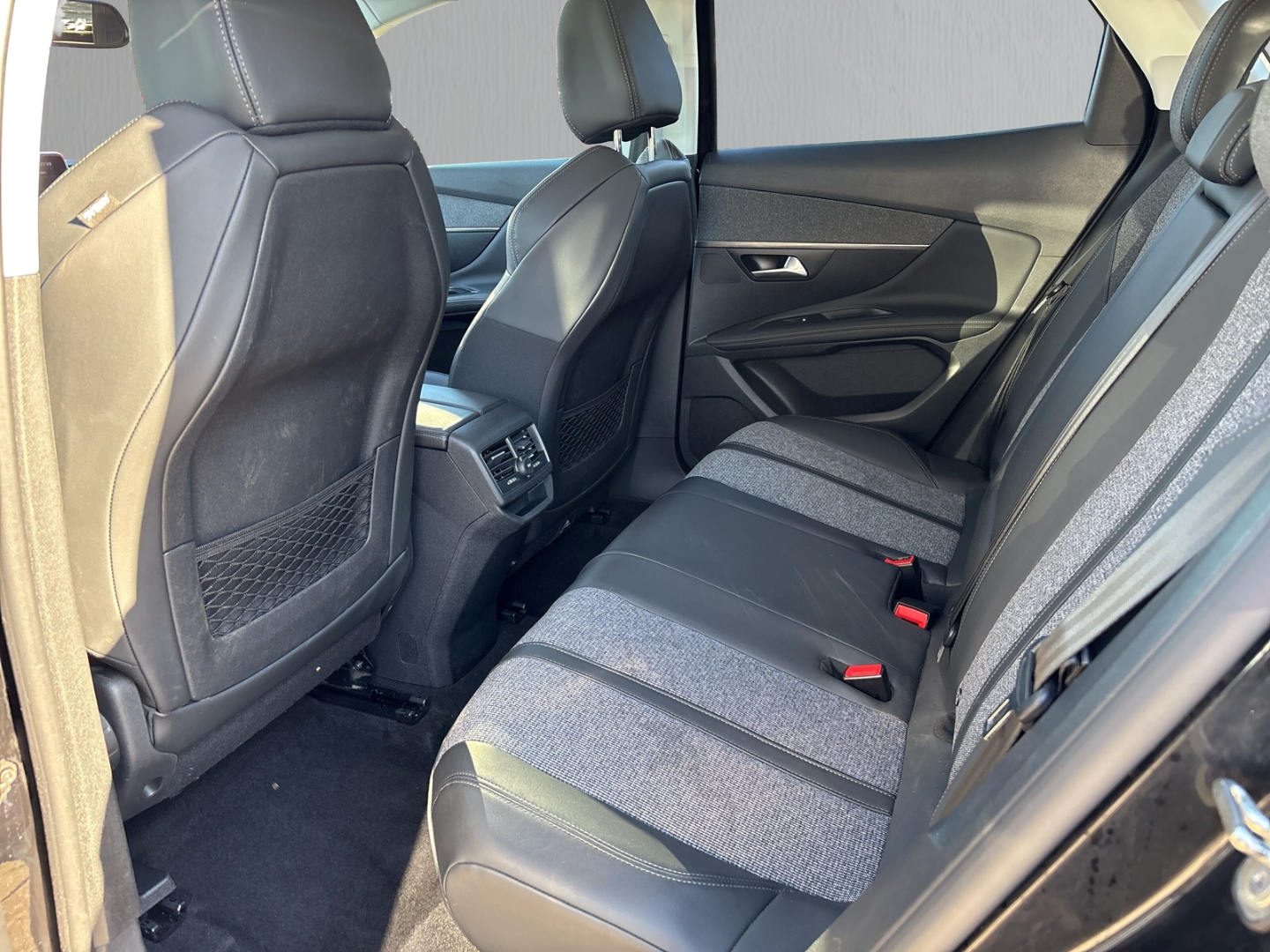 Fahrzeugabbildung Peugeot 3008 2.0 Blue HDI Allure Autom. AHK RFK SHZ