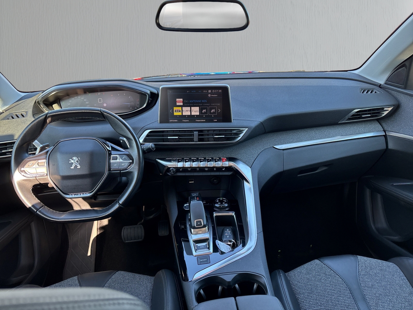 Fahrzeugabbildung Peugeot 3008 2.0 Blue HDI Allure Autom. AHK RFK SHZ